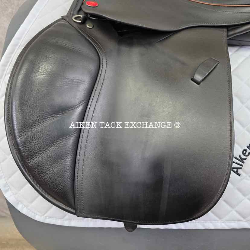 **SOLD** Duett Bravo Close Contact Jump Saddle, 17.5" Seat, 36 - Extra Wide Hoop Tree, Wool Flocked Panels