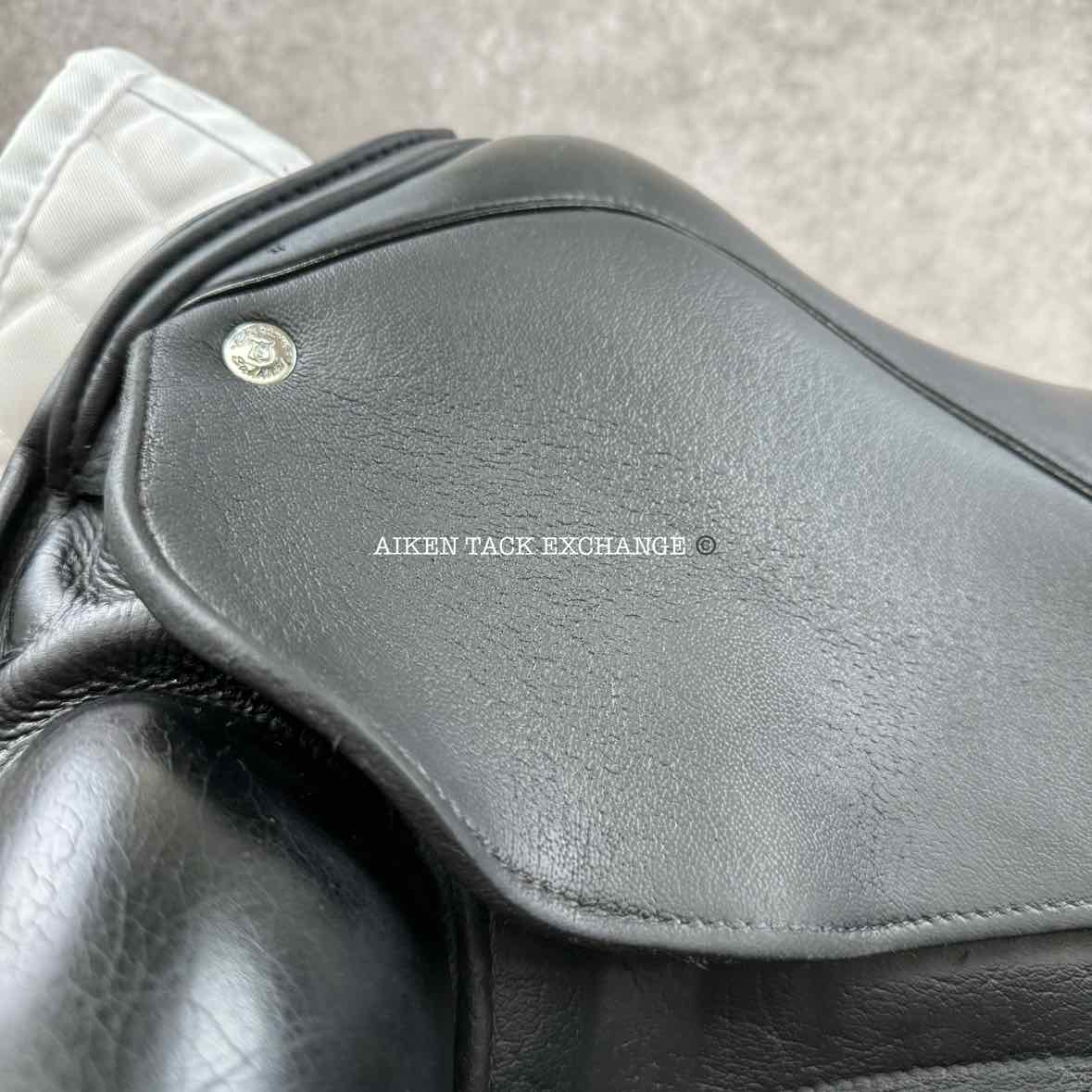 2017 Custom Saddlery Icon Flight Monoflap Dressage Saddle, 17" Seat, Adjustable Tree, Wool Flocked Panels