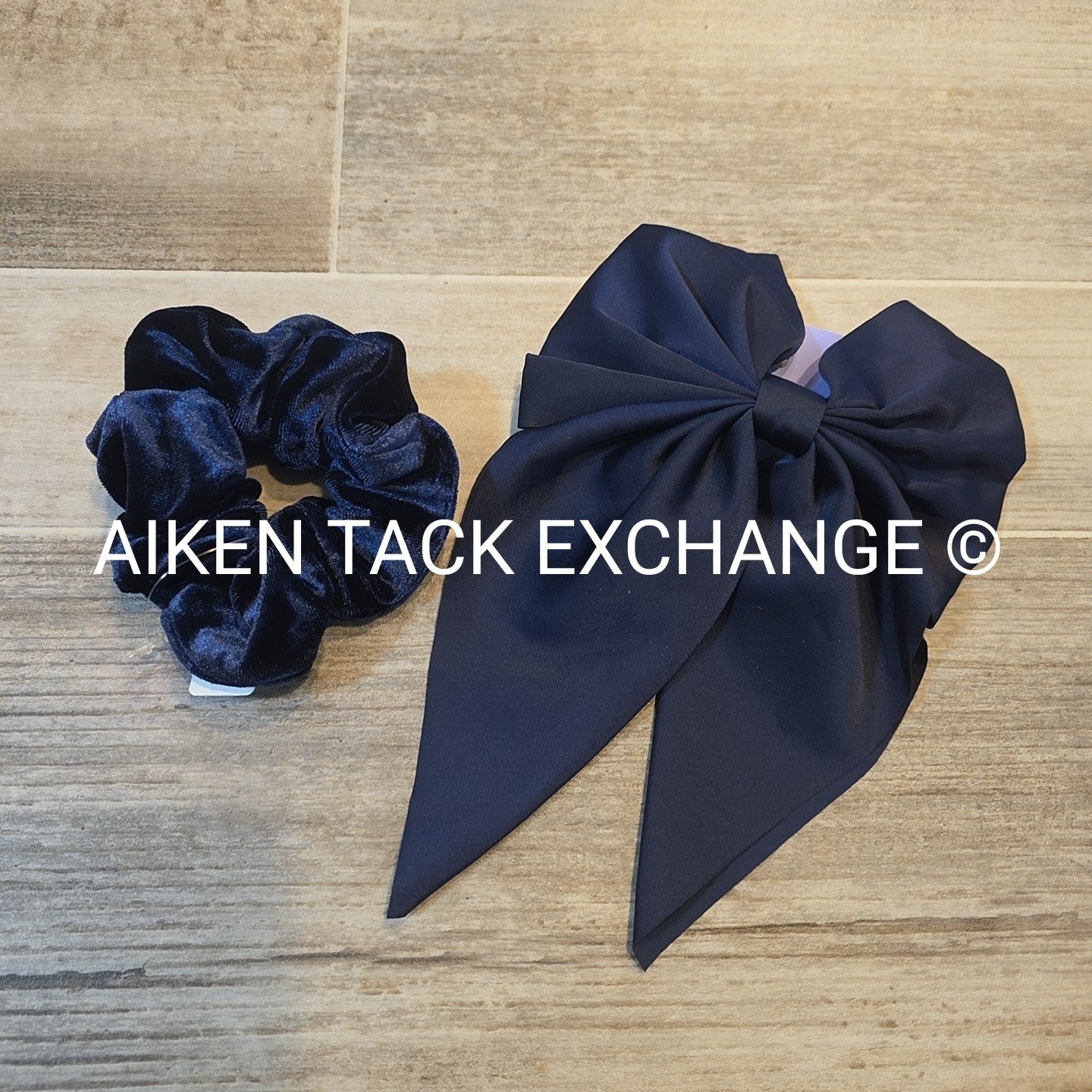 Claire's Hair Bundle - 1 Scrunchie, 1 Hair Clip