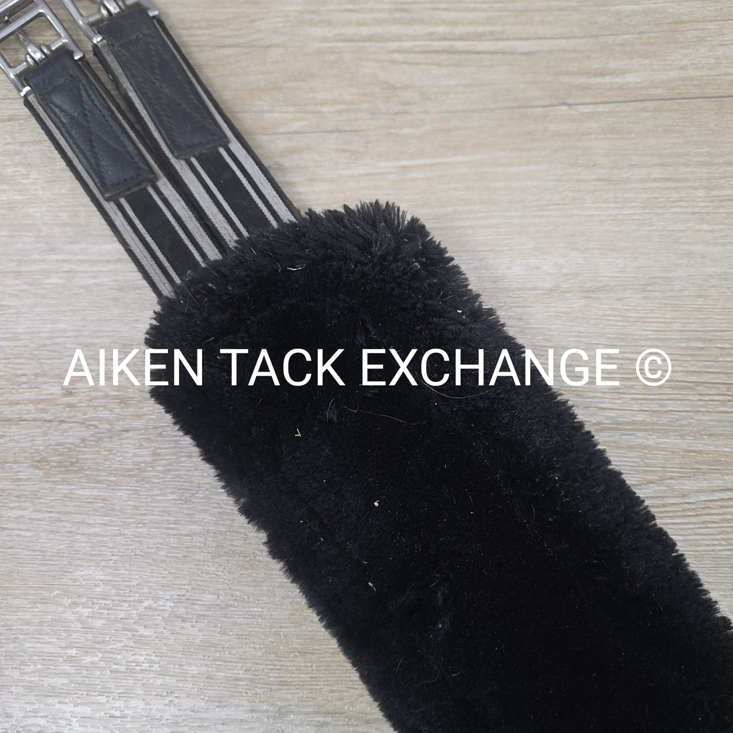 LeMieux Arika Simuwool Contour Long Girth, Black, 52"