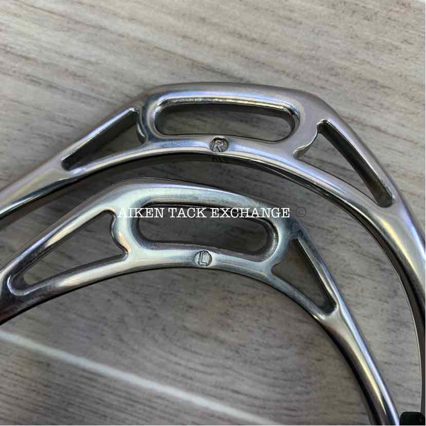 Herm Sprenger Bow Balance Flex Jointed Stirrup Irons 4.75"