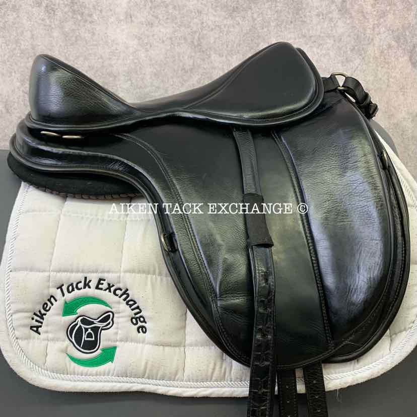 **SOLD** Freeform Treeless Dressage Saddle, 17" Seat, Made in Italy