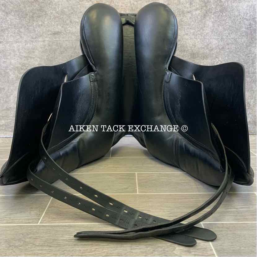 **SOLD** 2010 Custom Saddlery Signature Wolfgang Solo Dressage Saddle, 17.5" Seat, Adjustable Tree, Wool Flocked Panels
