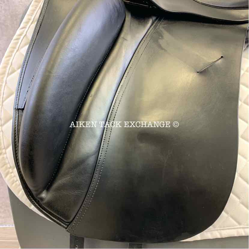 **SOLD** 2010 Custom Saddlery Signature Wolfgang Solo Dressage Saddle, 17.5" Seat, Adjustable Tree, Wool Flocked Panels