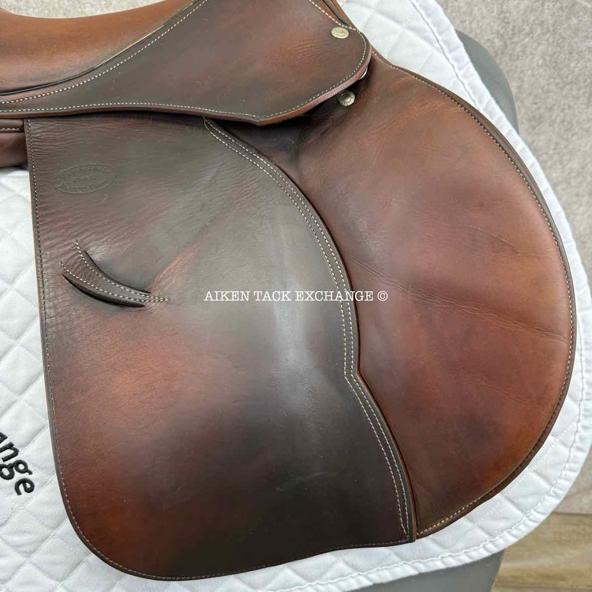 2009 Devoucoux Oldara Close Contact Jump Saddle, 18" Seat, 3A Flap, Medium Wide Tree, Foam Panels