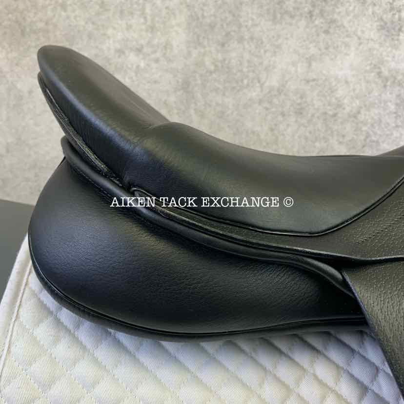 2023 Stubben Genesis C.L. Dressage Saddle, 18" Seat with Biomex, 28 cm Tree - M/MN, Wool Flocked Panels