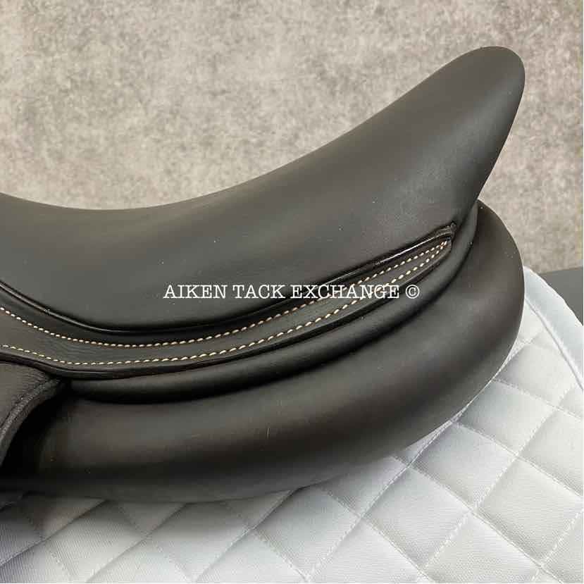 2022 Voltaire Stuttgart Close Contact Jump Saddle, 17.5" Seat, 3AA Flap, Medium Wide Tree, PRO Panels, Full Buffalo Leather