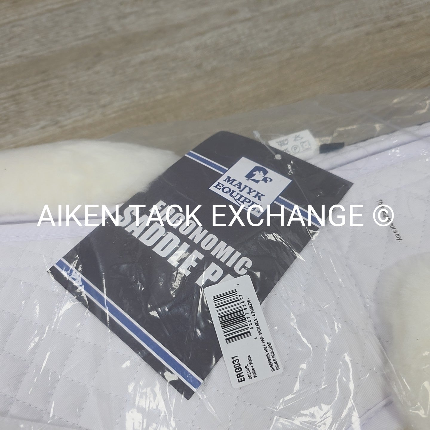 Majyk Equipe Ergonomic Shimmable Sheepskin Half Pad, With Rear Shims, Size Mediu
