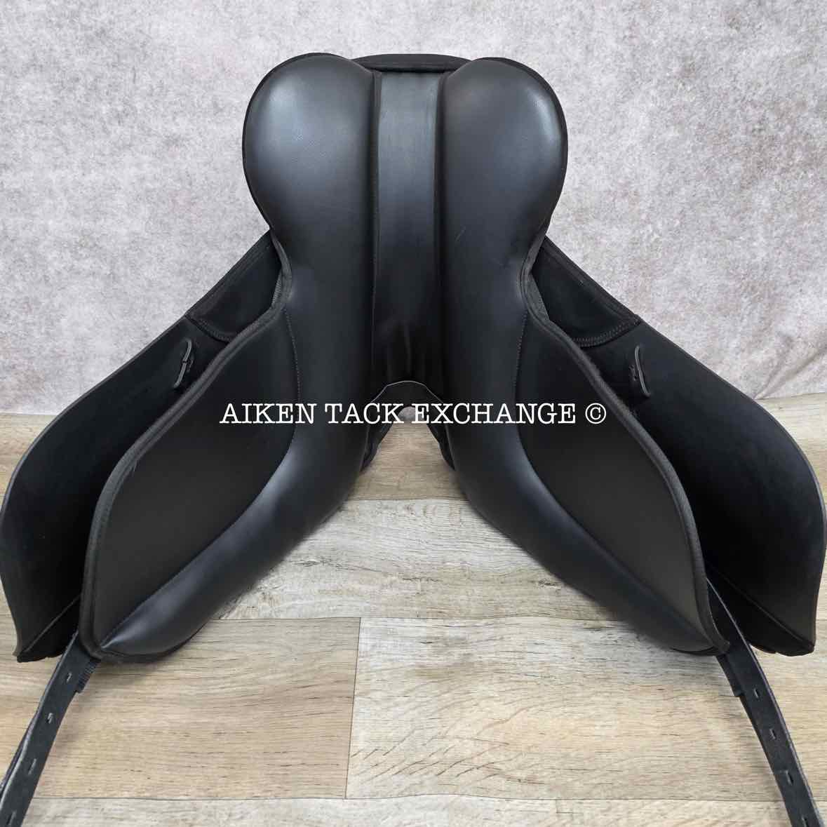 Thorowgood T4 Dressage Saddle, 17.5" Seat, Adjustable Tree - Changeable Gullet, Wool Flocked Panels