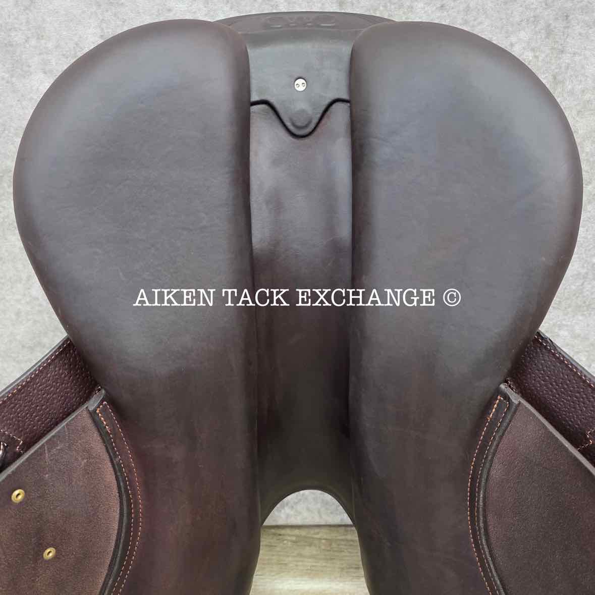2024 CWD SE01 Close Contact Jump Saddle, 17" Seat, 3CH Flap, Medium Tree, Foam Panels, Full Buffalo Leather