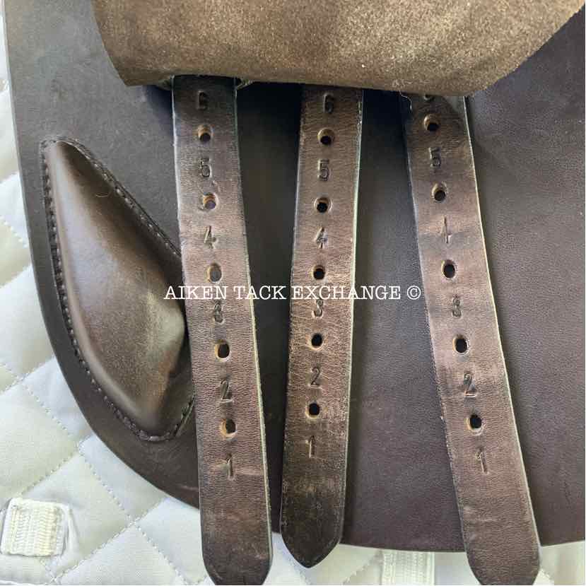 **SOLD** 2022 Fairfax World Class Dual Flap Jump Saddle, 17.5" Seat, Adjustable Tree - Changeable Gullet, Wool Flocked Panels