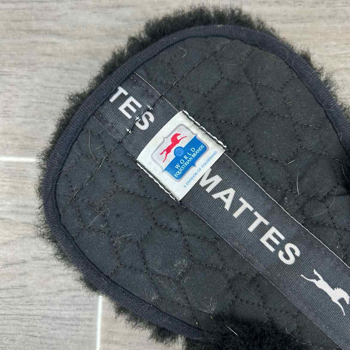 Mattes Sheepskin Girth, Black, 26"