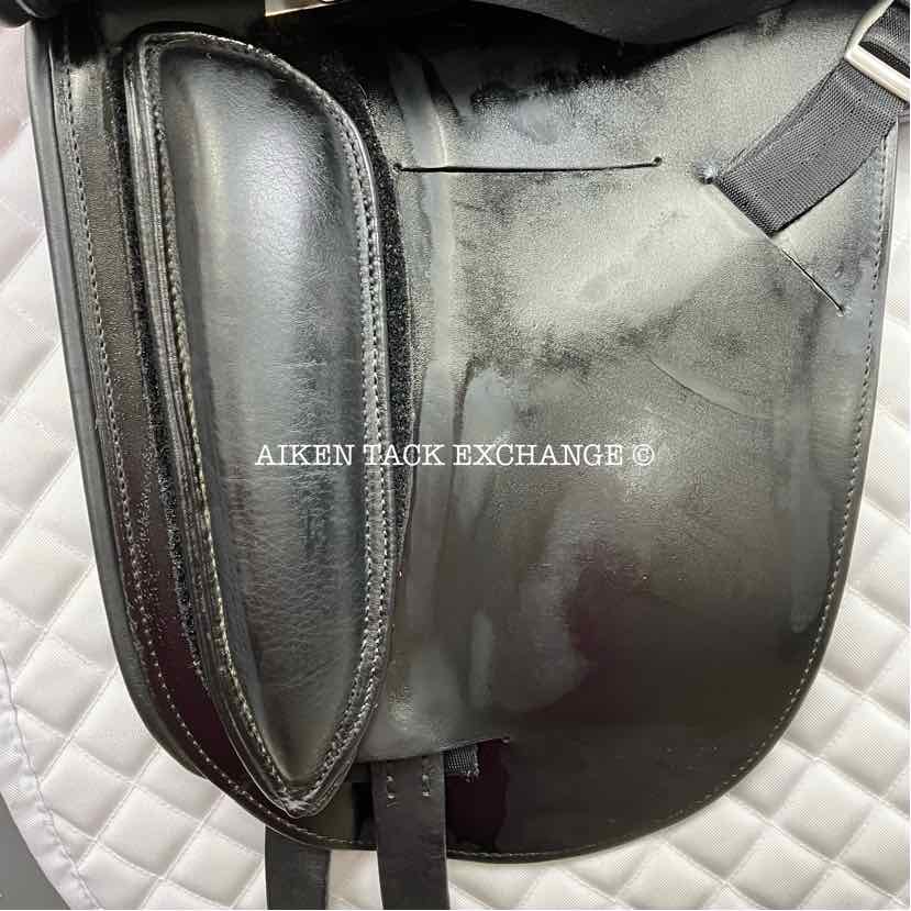 **On Trial** 2014 Schleese Obrigado Dressage Saddle, 17" Seat, Adjustable AdapTree, Wool Flocked Panels