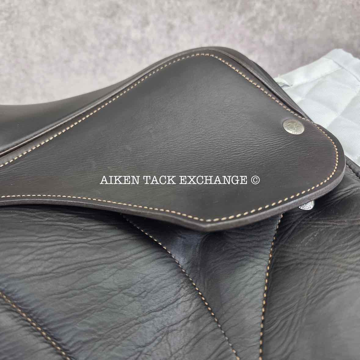 2019 Voltaire Blue Infinite Close Contact Jump Saddle, 17" Seat, 2A Flap, Medium Wide Tree, PRO Panels, Full Buffalo Leather