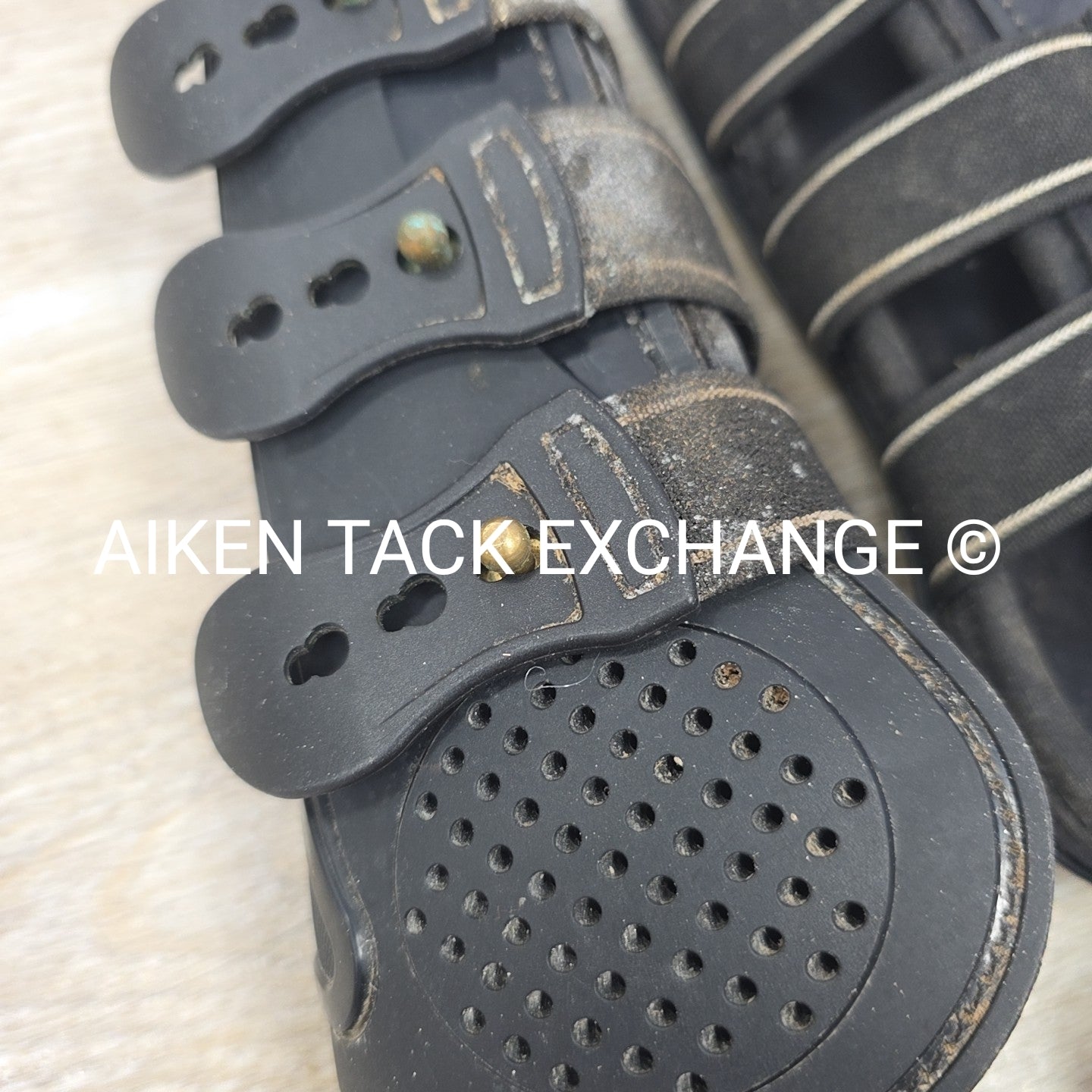 BARGAIN BUNDLE: Back on Track Front Boots, Cob & Veredus Pro Jump Hind Fetlock B