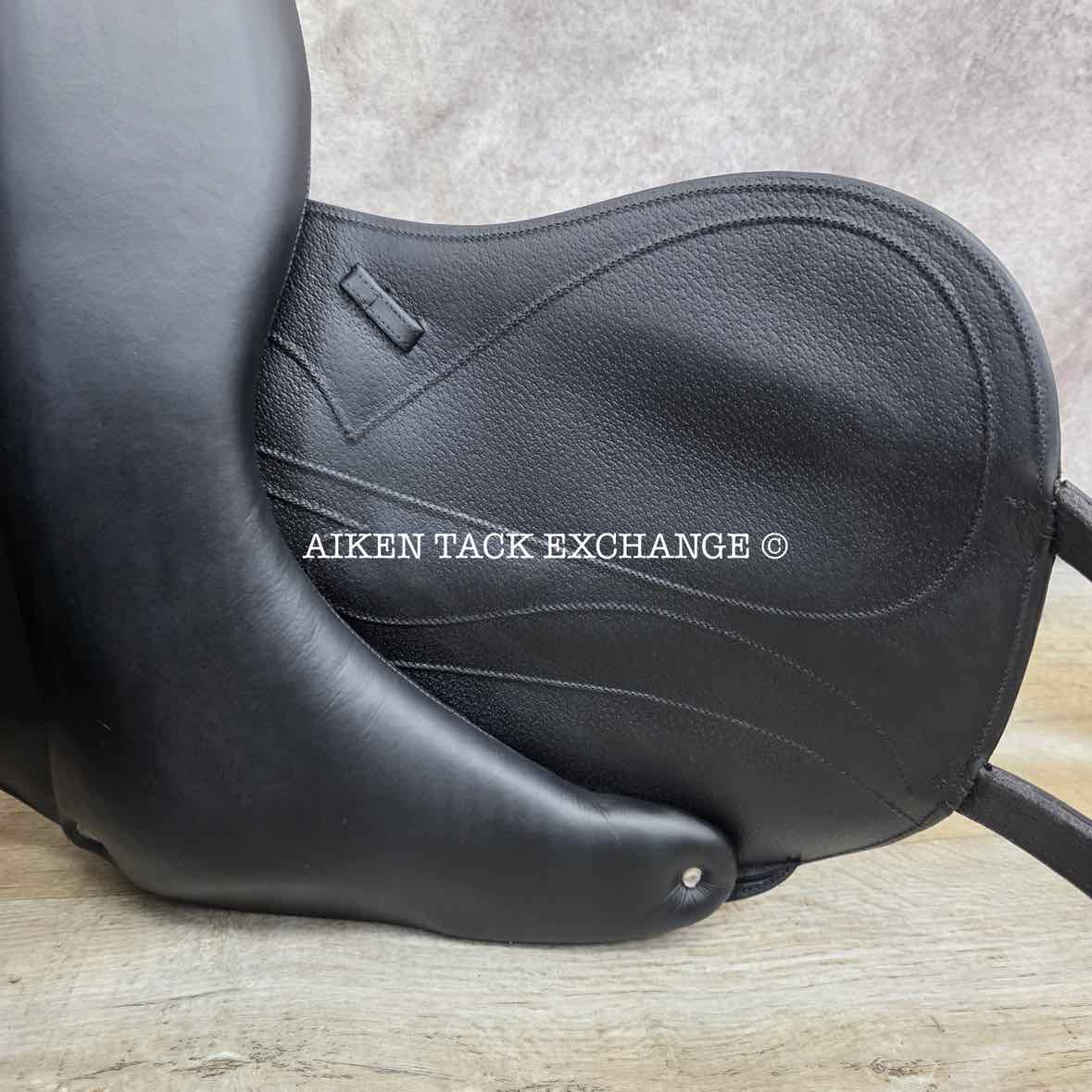 2017 Devoucoux Makila S Monoflap Dressage Saddle, 18" Seat, 1A Flap, M/MW Tree, D3D Panels, Full Buffalo Leather