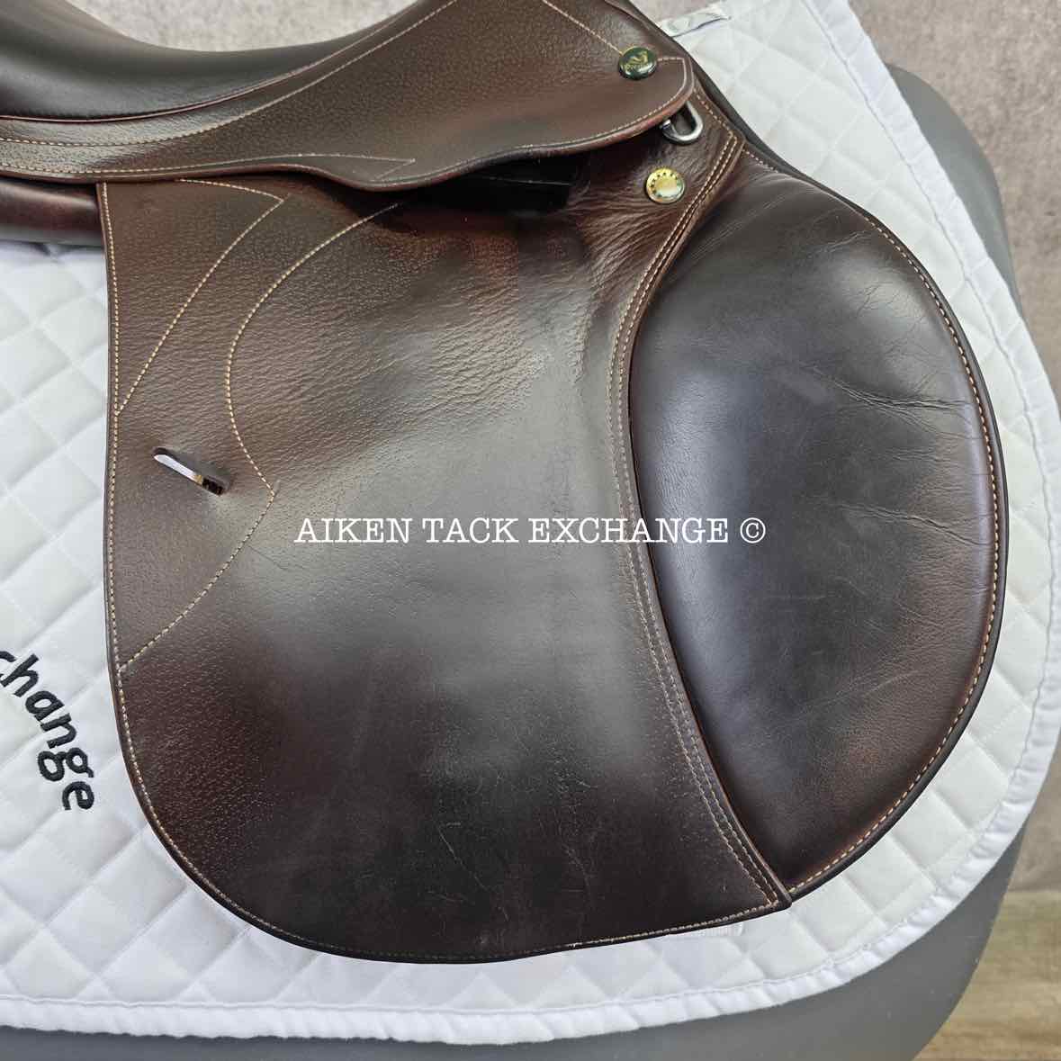 **On Trial** 2006 Prestige Red Fox Royal Close Contact Jump Saddle, 17" Seat, 33 Tree - Medium Tree, Foam Panels
