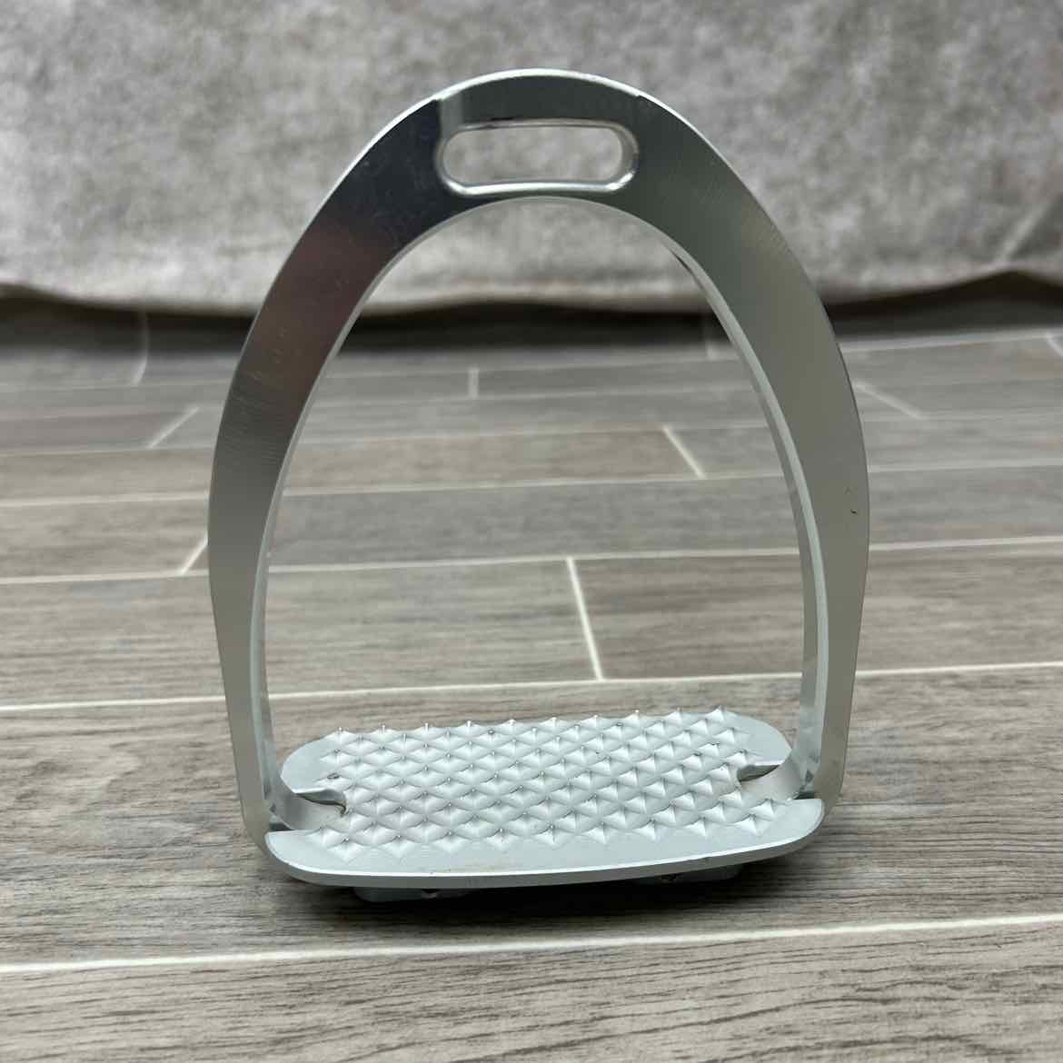 Tech Equestrian Inc. Size 4.5" Silver English Stirrup Irons
