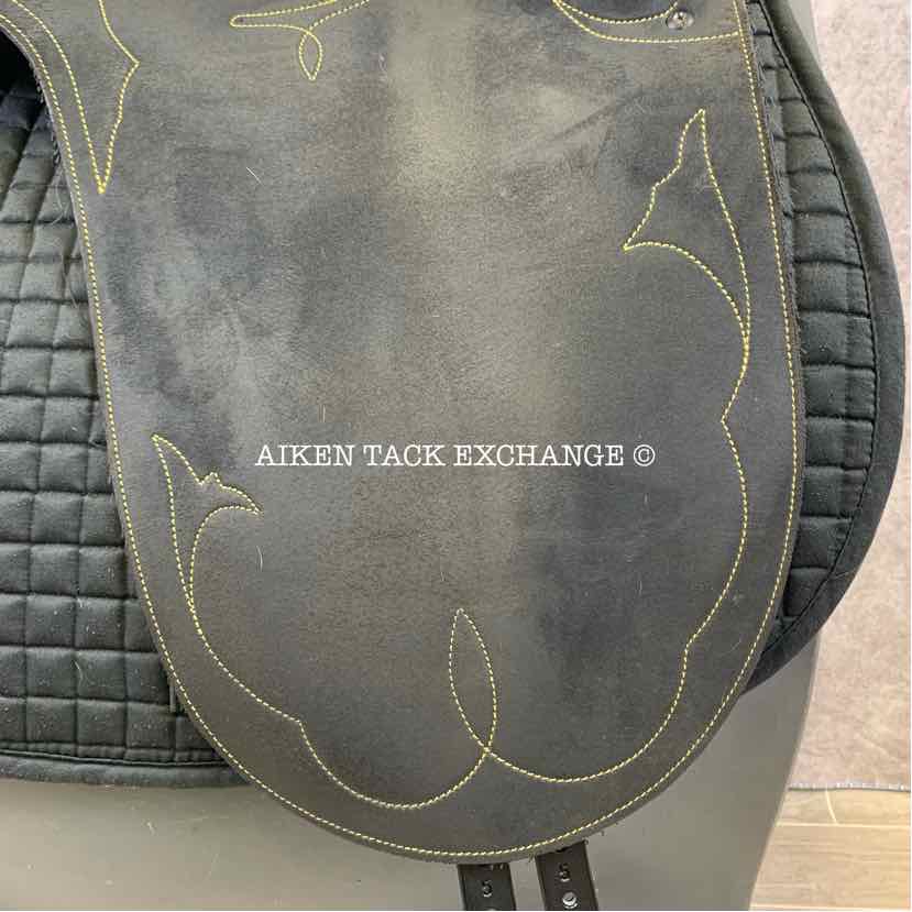 **SOLD** Wintec Pro Stock Australian Saddle, 17" / 17.5" Seat - Large, Adjustable Tree - Changeable Gullet, CAIR Panels