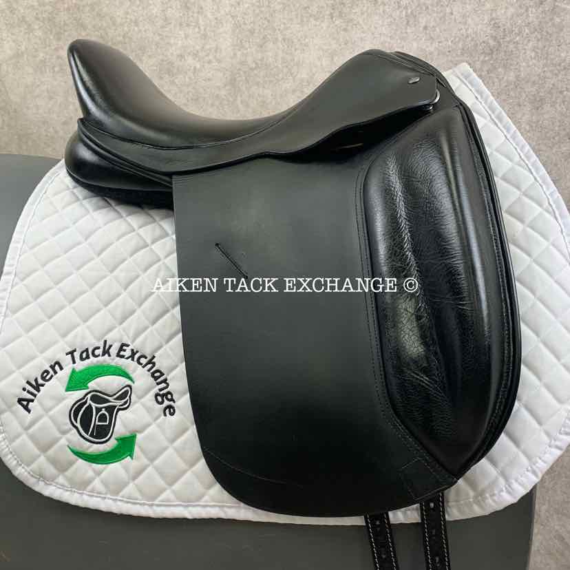 Master by D.Boot & L.Batchelor Dressage Saddle, 17.5" Seat, Wide Tree, Wool Flocked Serge Panels