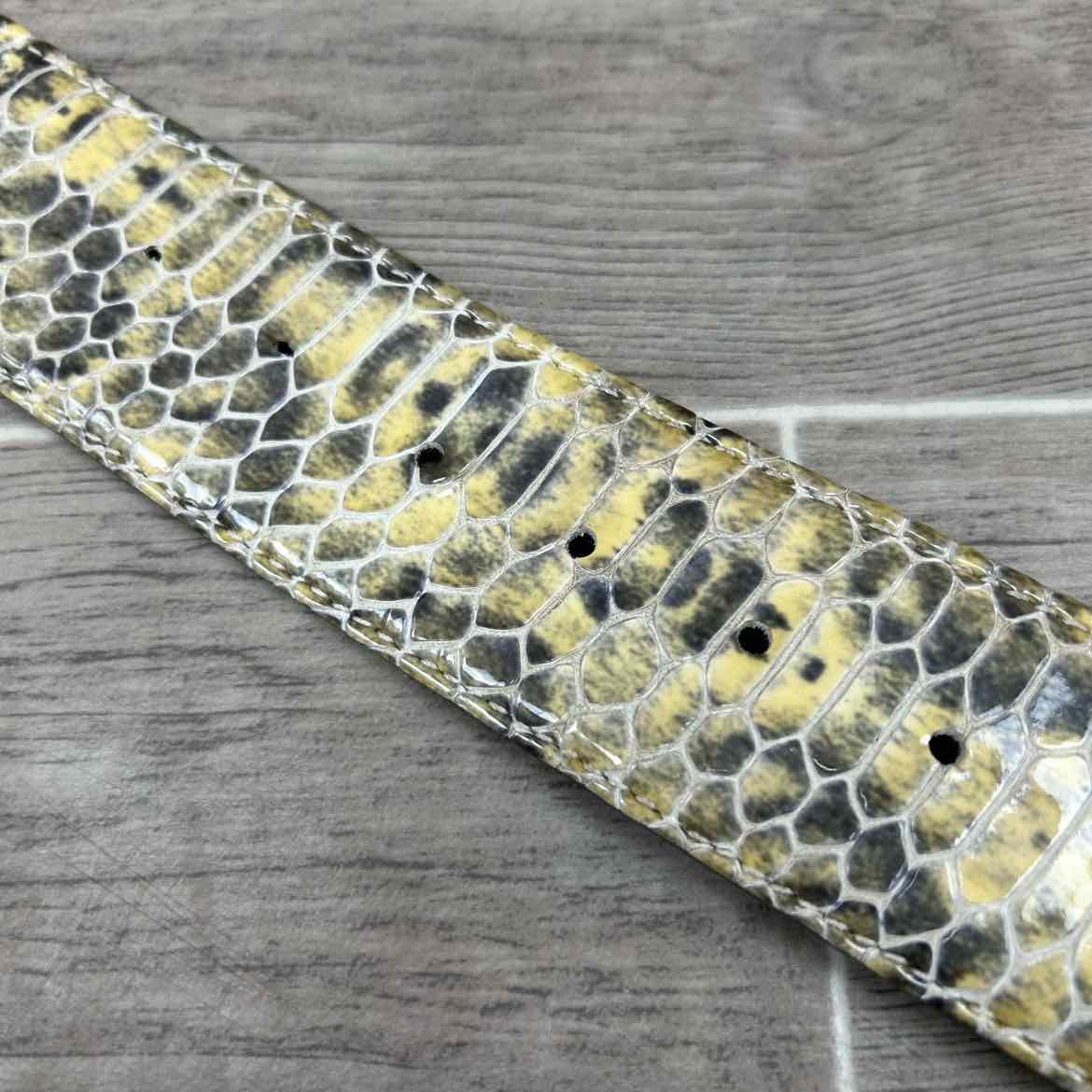 Tailored Sportsman Wide Snakeskin Belt, Size Small
