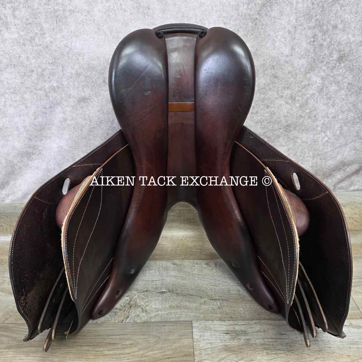 **On Trial** 2006 Prestige Red Fox Royal Close Contact Jump Saddle, 17" Seat, 33 Tree - Medium Tree, Foam Panels