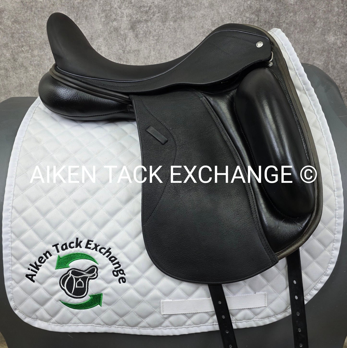 2021 Custom Saddlery Advantage R Monoflap Dressage Saddle, 18" Seat, Adjustable Tree, Wool Flocked Panels