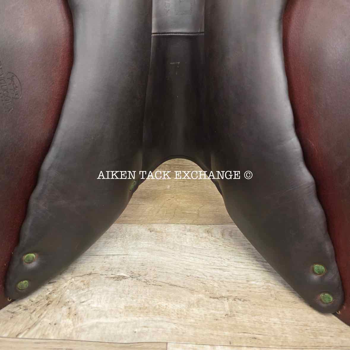 2015 Devoucoux Oldara Close Contact Jump Saddle, 17.5" Seat, 3 Flap, Medium Wide Tree, D3D Panels, Full Buffalo Leather
