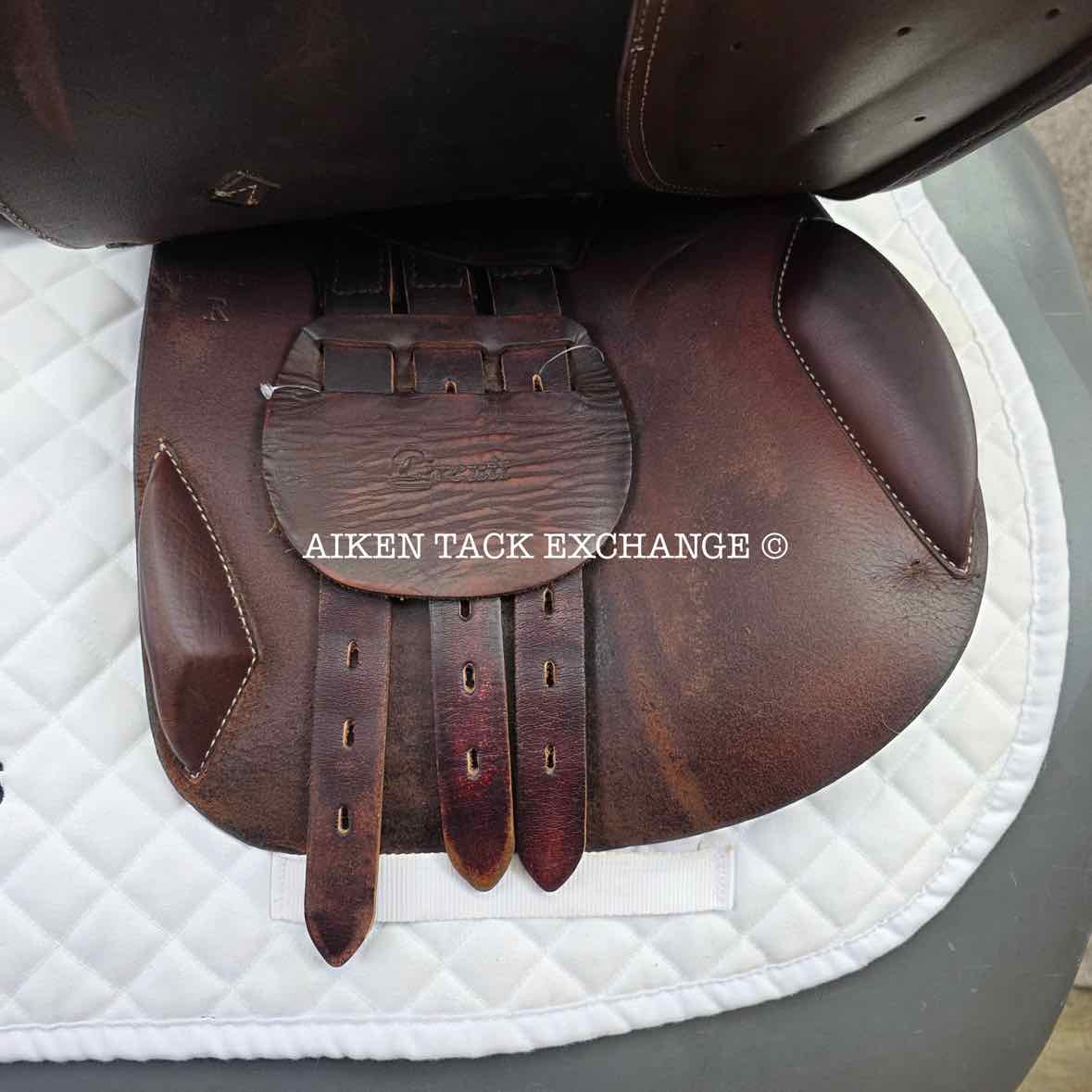 Circuit by Dover Saddlery Close Contact Jump Saddle, 17" Seat, Medium Tree, Foam Panels