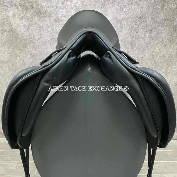 **SOLD** 2021 Amerigo Vega Dressage Deluxe Special Saddle, 18" Seat, Medium Wide Tree, Wool Flocked Panels
