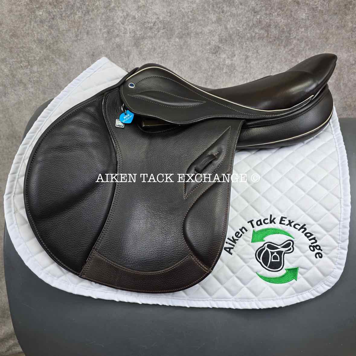 **SOLD** 2020 Stubben Phoenix Elite Jump Saddle, 17.5" Seat with Biomex, 28cm Tree - Medium, Wool Flocked Panels