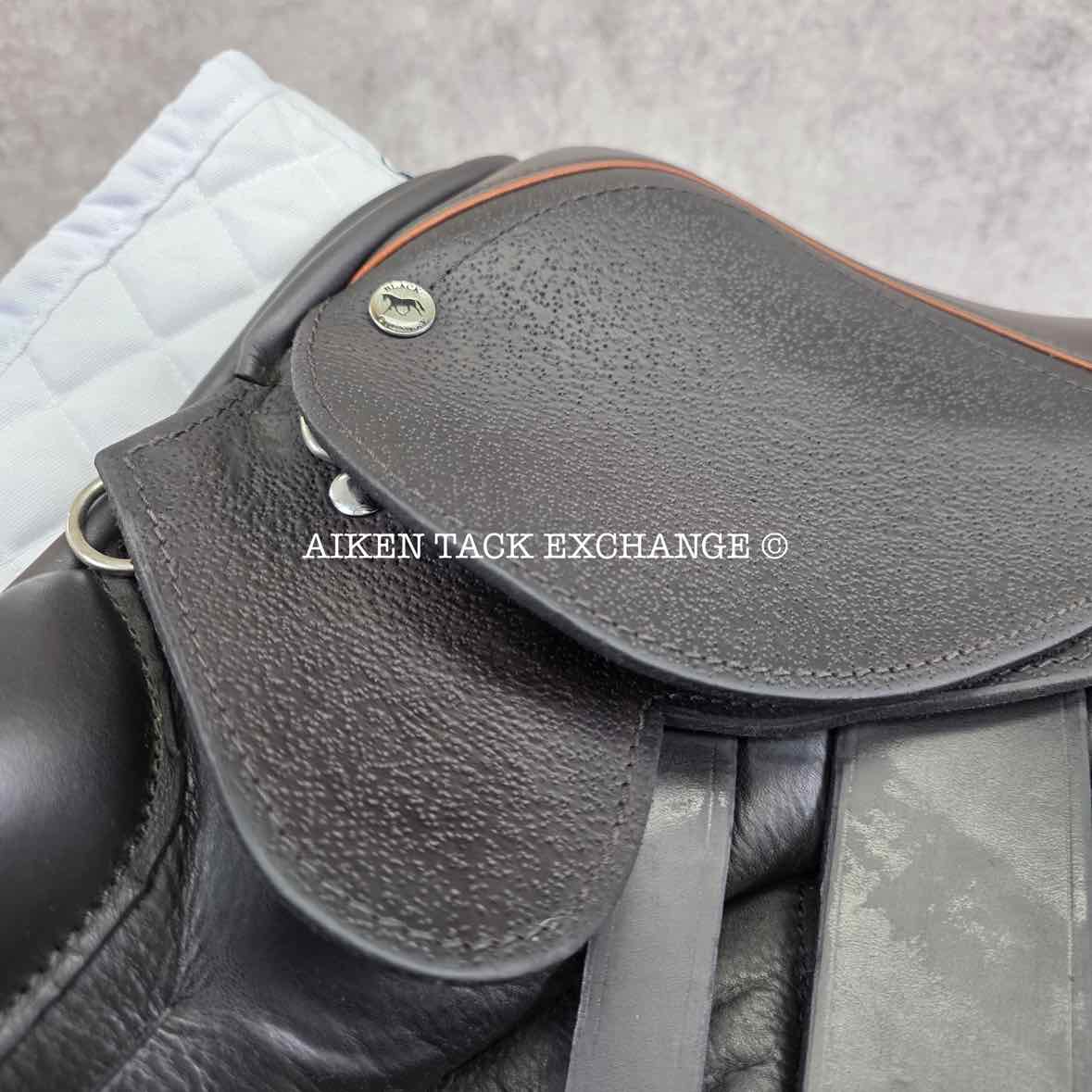 2022 Black Country Vinici Solare Monoflap Jump Saddle, 17" Seat, Wide Tree, Wool Flocked Panels