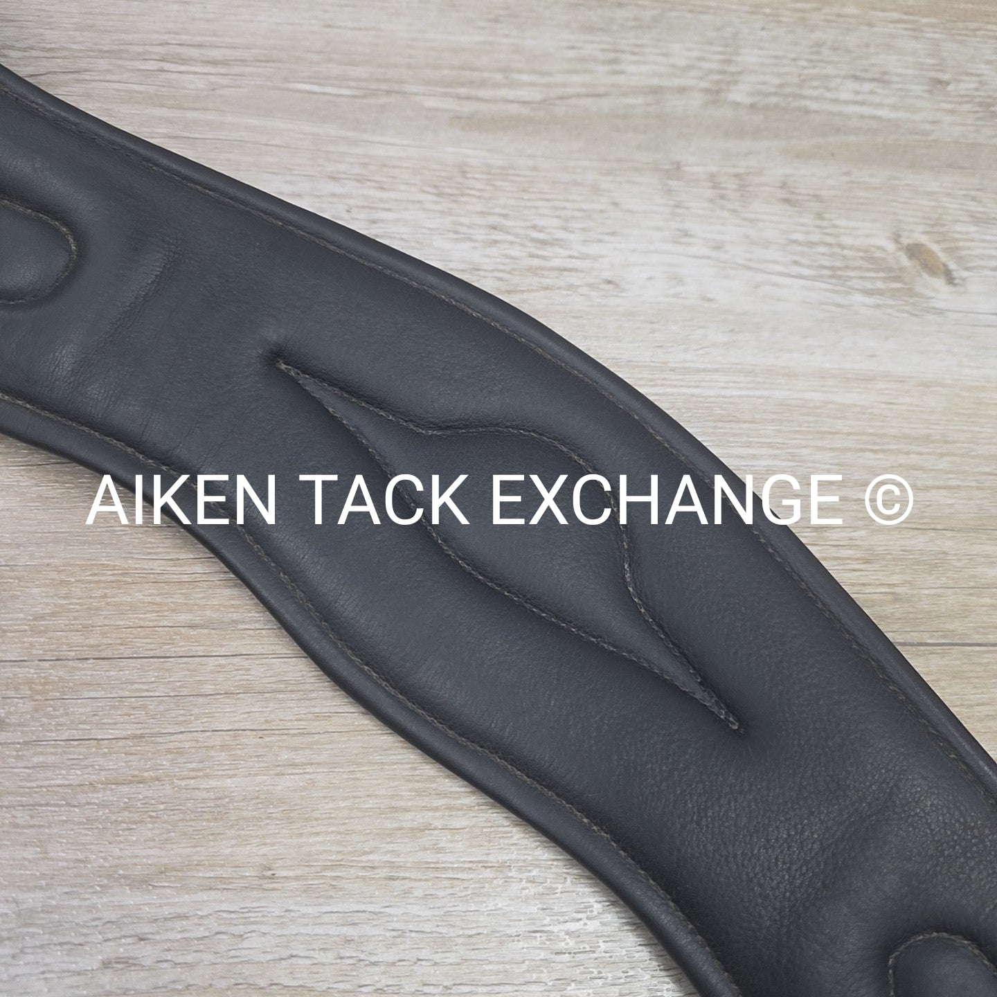 County Logic Shoulder Relief Dressage Girth, Black, 26"