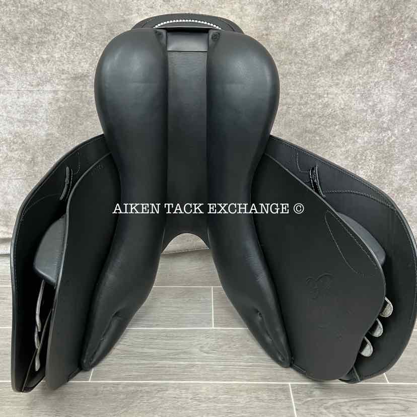 2023 MacRider Grand Prix Pro Jump Saddle, 17" Seat, Medium Wide Tree, Wool Flocked Panels