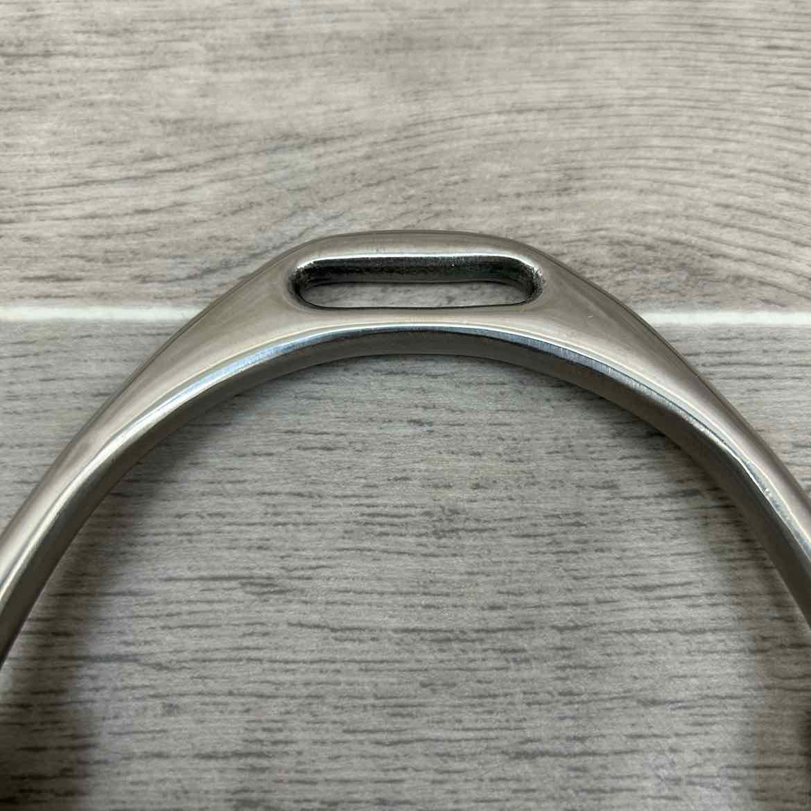 Coronet Jointed Flex Stirrup Irons 4.5"