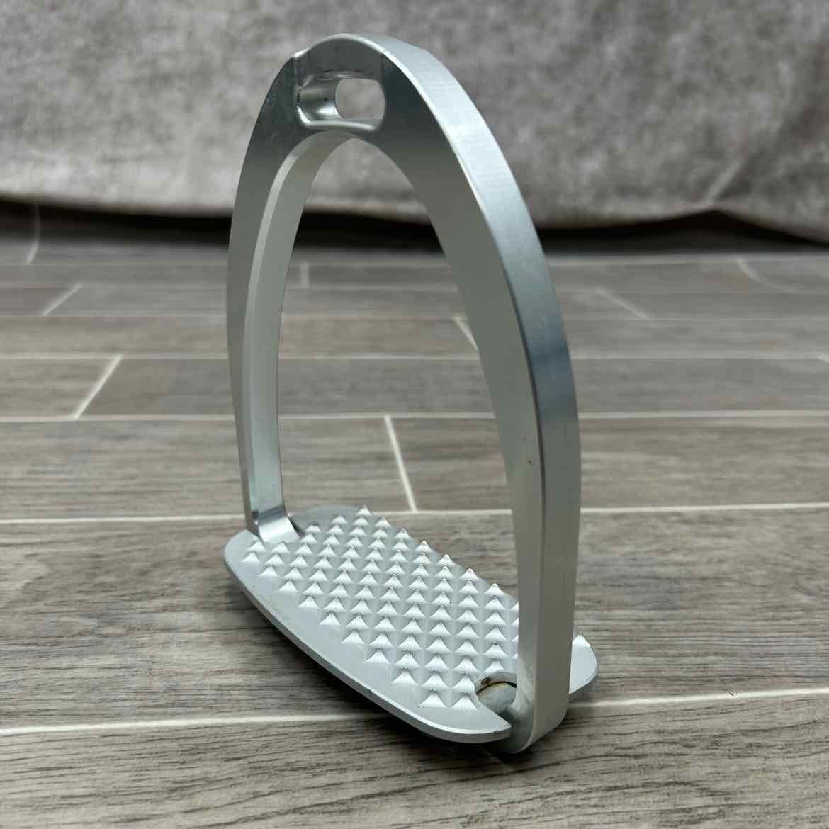 Tech Equestrian Inc. Size 4.5" Silver English Stirrup Irons