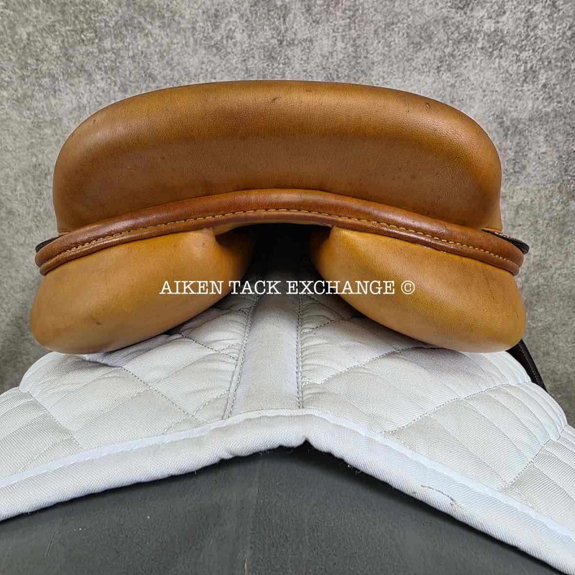 Beval LTD Close Contact Jump Saddle, 15" Seat, Medium Tree, Foam Panels