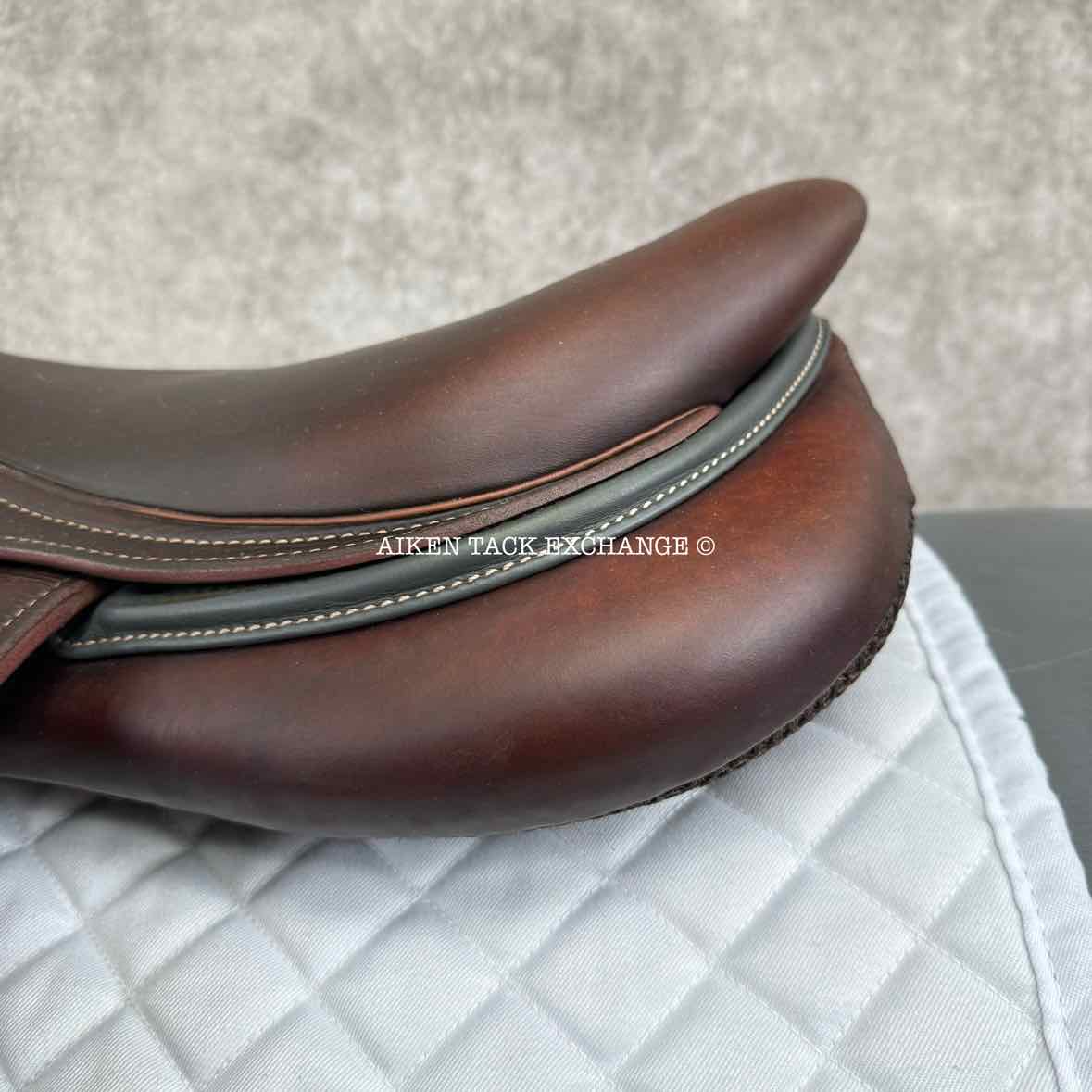 2022 Devoucoux Biarritz S Close Contact Jump Saddle, 17.5" Seat, 2AA Flap, Medium Tree, D3D Panels, Full Buffalo Leather