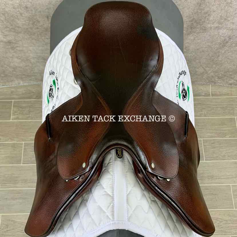 Majestic Supreme Close Contact Saddle, 17" Seat, Medium/Medium Narrow Tree, Foam Panels