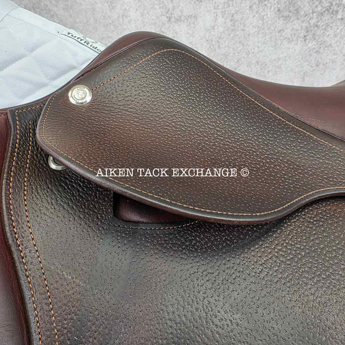 **SOLD** 2017 CWD SE02 Close Contact Jump Saddle, 17.5" Seat, 3C Flap, Medium Tree, Foam Panels