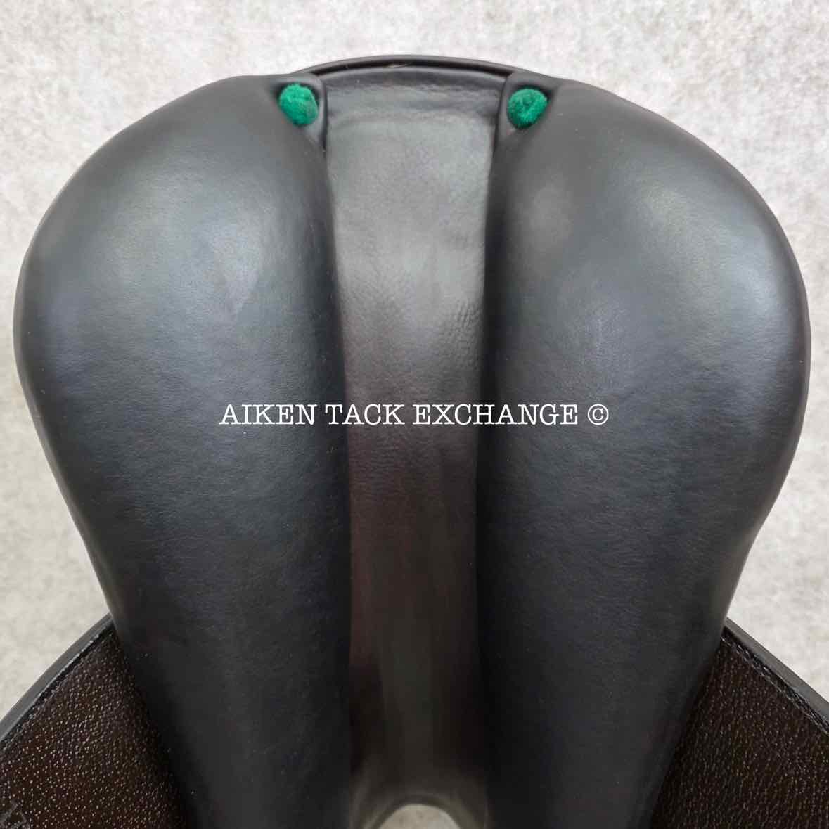 **SOLD** 2023 Amerigo Vega Salto Monoflap Jump Saddle, 17" Seat, Medium Tree, Wool Flocked Panels
