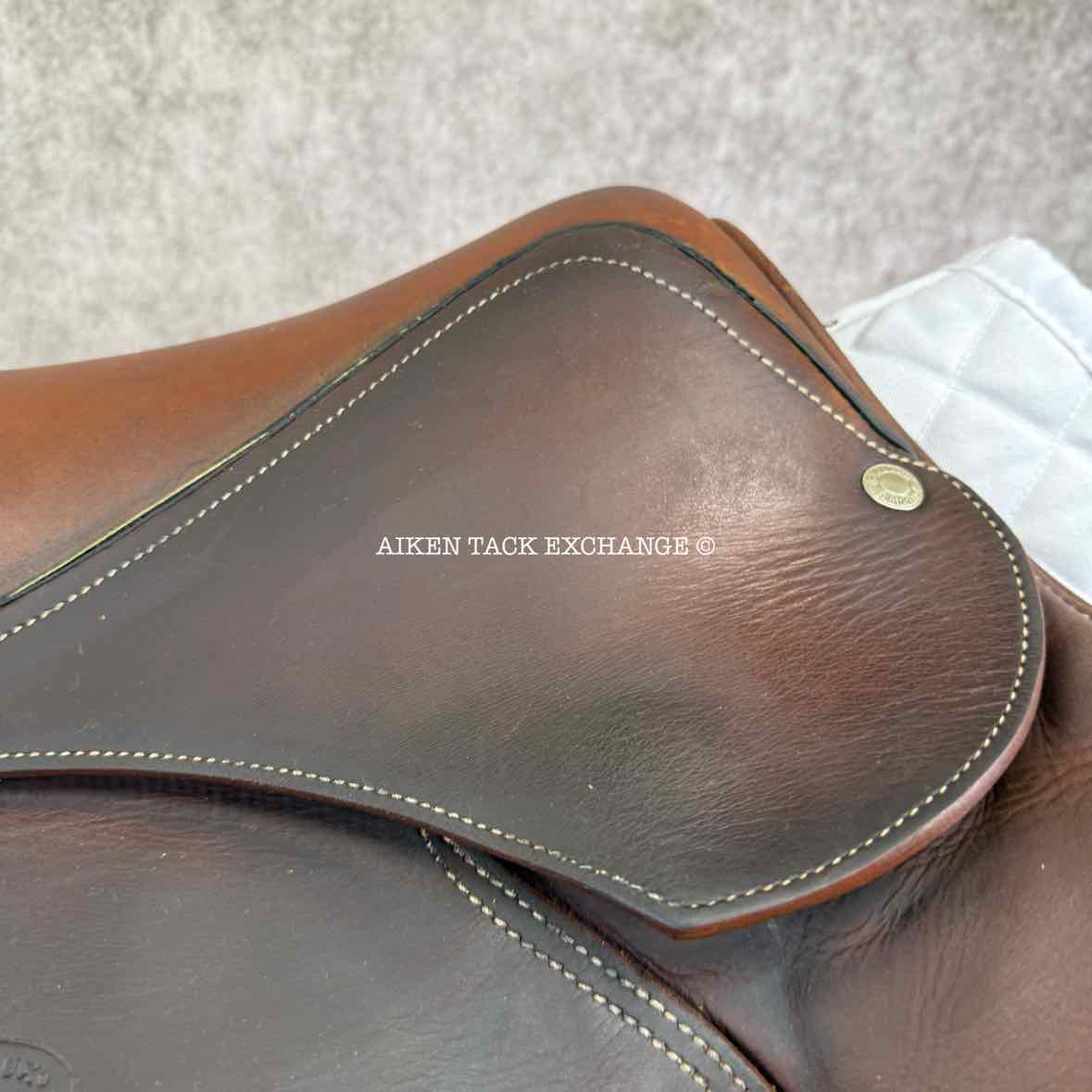 2009 Devoucoux Oldara Close Contact Jump Saddle, 18" Seat, 3A Flap, Medium Wide Tree, Foam Panels