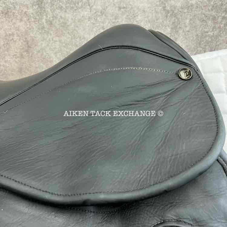 2005 County Perfection Dressage Saddle, 17.5" Seat, Adjustable Flap, M/MN Tree, Wool Flocked Panels