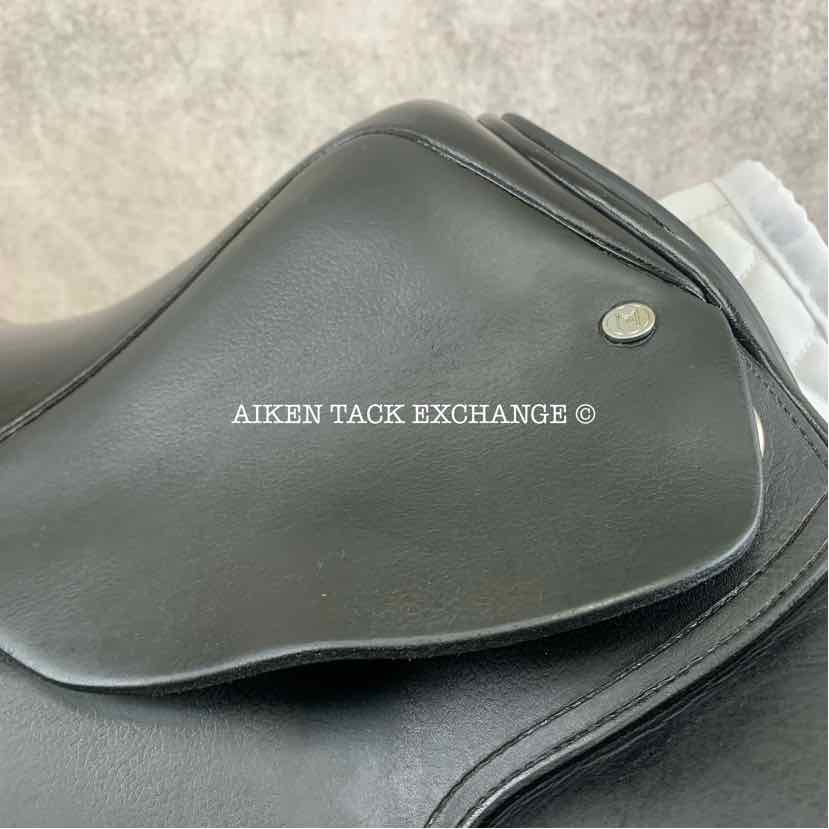 Master by D.Boot & L.Batchelor Dressage Saddle, 17.5" Seat, Wide Tree, Wool Flocked Serge Panels