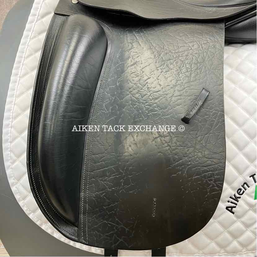 2011 County Fusion Dressage Saddle, 18" Seat, Medium Tree, Wool Flocked Panels