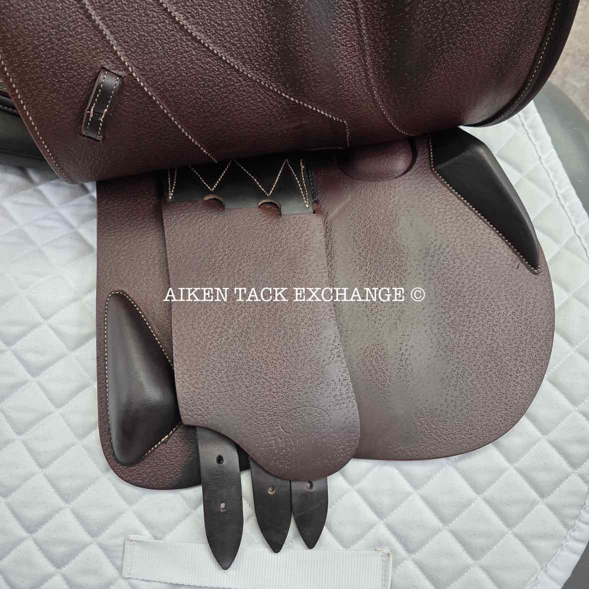 2019 Devoucoux Biarritz O Close Contact Jump Saddle, 17.5" Seat, 1 Flap, Medium Tree, Foam Panels, Full Buffalo Leather