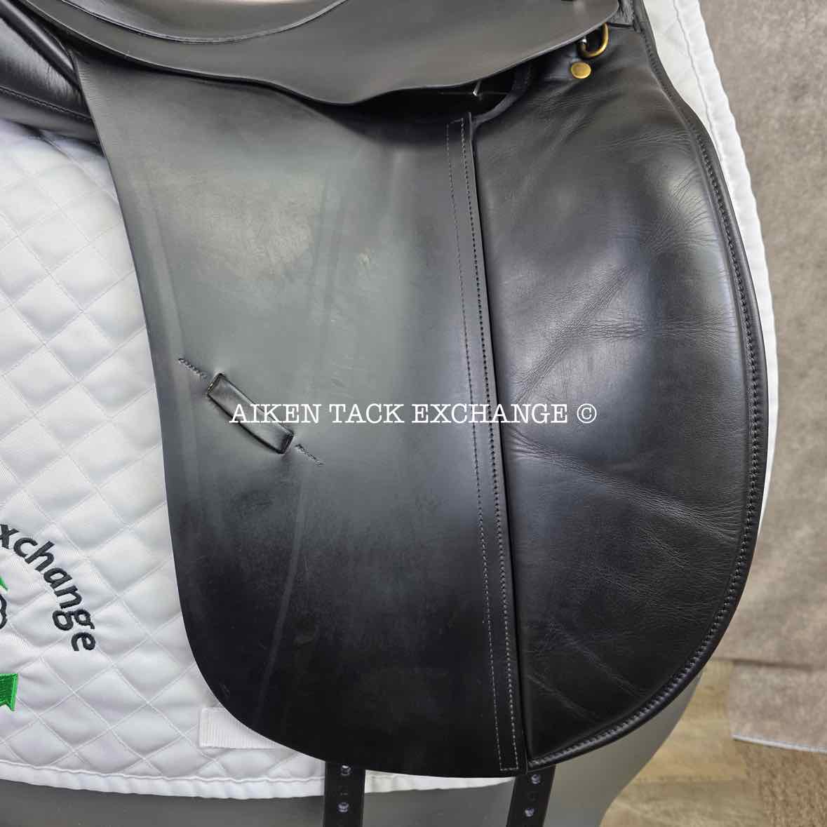 Albion SLK Dressage Saddle, 18" Seat, Wide Tree, Wool Flocked Panels