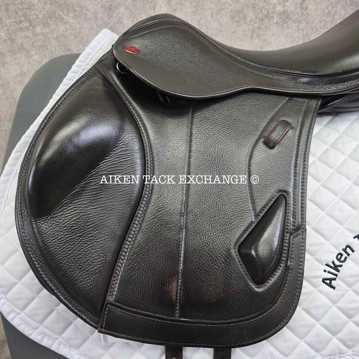 2023 Kent & Masters Competition Series Monoflap XC Jump Saddle, 17.5" Seat, Adjustable Tree - Changeable Gullet, Wool Flocked Panels