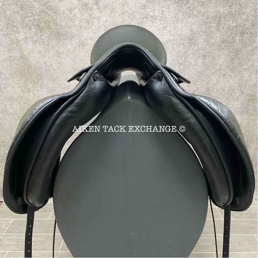 **SOLD** 2000 Prestige Dressage 2000 Saddle, 17.5" Seat, 34 Tree - Medium Wide, Wool Flocked Panels