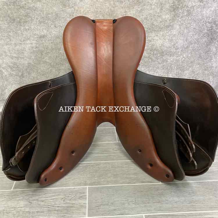 **SOLD** 2019 Prestige Paris Classic Close Contact Jump Saddle, 18" Seat, 33 Tree - Medium (Adjustable), Foam Panels